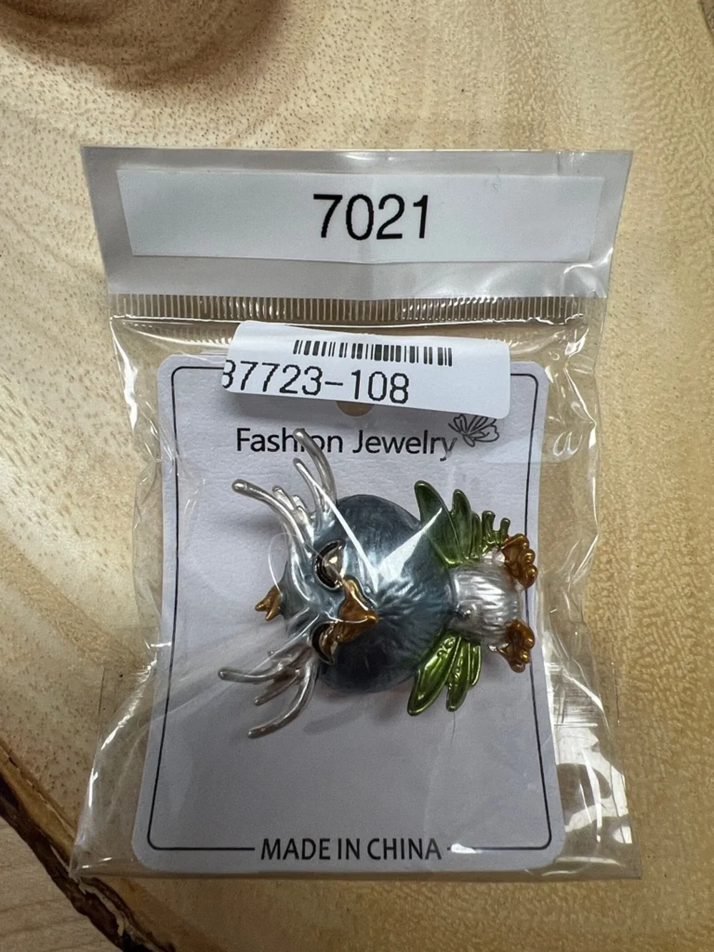 3/$18 Fashion Jewelry Green & Silver Owl Brooch - Unbranded Lot 7021